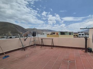 CASA EN VENTA MITAD DEL MUNDO 206M2 $74.900