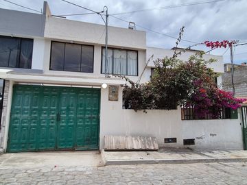 CASA EN VENTA MITAD DEL MUNDO 206M2 $74.900