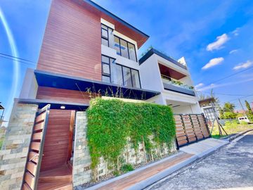 Experience modern comfort in this brand new house and lot, boasting a spacious living area, nestled within the serene surroundings of Greenwoods Execu