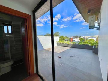 Experience modern comfort in this brand new house and lot, boasting a spacious living area, nestled within the serene surroundings of Greenwoods Execu