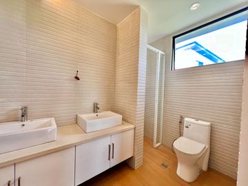 Experience modern comfort in this brand new house and lot, boasting a spacious living area, nestled within the serene surroundings of Greenwoods Execu