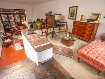 LINDA CASA ESTILO CALIFORNIANO EN LA AURORA: 4 DORM, $ 830.000