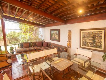 LINDA CASA ESTILO CALIFORNIANO EN LA AURORA: 4 DORM, $ 830.000