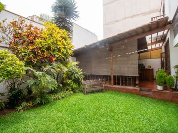 LINDA CASA ESTILO CALIFORNIANO EN LA AURORA: 4 DORM, $ 830.000