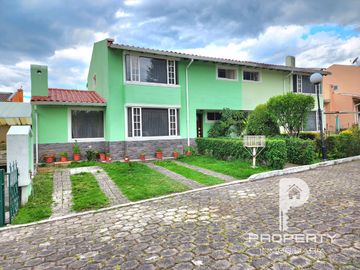 Sangolquí Casa 3 dormitorios 1 estudio 2 parqueaderos dentro de conjunto precio negociable