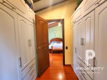 Sangolquí Casa 3 dormitorios 1 estudio 2 parqueaderos dentro de conjunto precio negociable