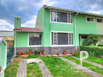 Sangolquí Casa 3 dormitorios 1 estudio 2 parqueaderos dentro de conjunto precio negociable