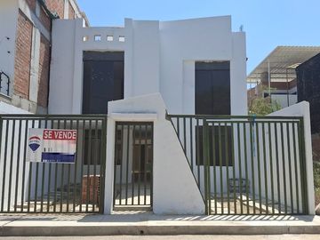 Casa En Venta Miraflores Country Club Las Bromelias Mz A2 Lote 12 A Solo 145 Mil Dólares ID 1113609