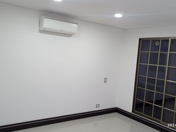 VENTA ESPACIOSA Y ESTRATEGICA CASA EN CONDOMINIO, CIUDAD JARDIN, SECTOR HOLGUINES, SUR CALI..