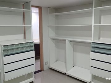 VENTA ESPACIOSA Y ESTRATEGICA CASA EN CONDOMINIO, CIUDAD JARDIN, SECTOR HOLGUINES, SUR CALI..