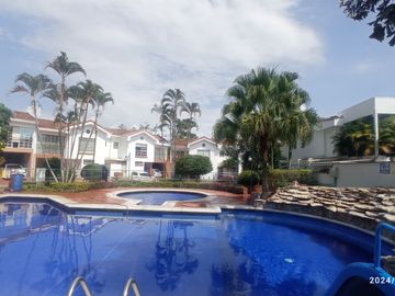 VENTA ESPACIOSA Y ESTRATEGICA CASA EN CONDOMINIO, CIUDAD JARDIN, SECTOR HOLGUINES, SUR CALI..