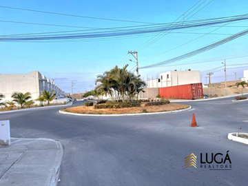 Casa 3 dormitorios de oportunidad en venta, urbanización privada sector Vía Circunvalación Manta