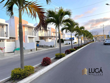 Casa 3 dormitorios de oportunidad en venta, urbanización privada sector Vía Circunvalación Manta