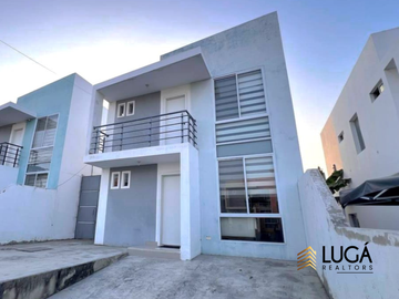 Casa 3 dormitorios de oportunidad en venta, urbanización privada sector Vía Circunvalación Manta