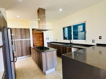 CASA EN VENTA EN LA CAMPIÑA DEL BOSQUE LEON, GTO ZONA NORTE UBICADA EN CLUSTER 1 FRENTE DE PABELLÓN. (CANCHAS DE FÚTBOL, BÁSQUETBOL, TENIS Y ALBERCA)