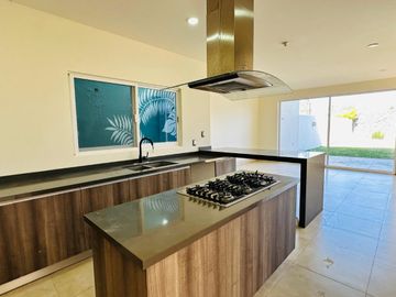 CASA EN VENTA EN LA CAMPIÑA DEL BOSQUE LEON, GTO ZONA NORTE UBICADA EN CLUSTER 1 FRENTE DE PABELLÓN. (CANCHAS DE FÚTBOL, BÁSQUETBOL, TENIS Y ALBERCA)