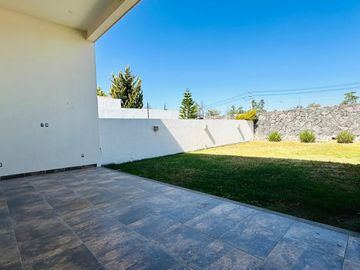 CASA EN VENTA EN LA CAMPIÑA DEL BOSQUE LEON, GTO ZONA NORTE UBICADA EN CLUSTER 1 FRENTE DE PABELLÓN. (CANCHAS DE FÚTBOL, BÁSQUETBOL, TENIS Y ALBERCA)