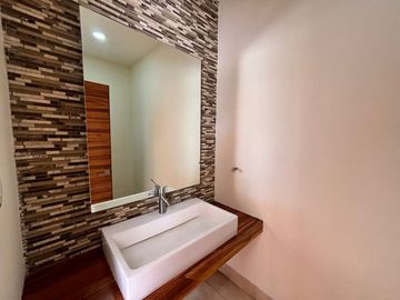 CASA EN VENTA EN LA CAMPIÑA DEL BOSQUE LEON, GTO ZONA NORTE UBICADA EN CLUSTER 1 FRENTE DE PABELLÓN. (CANCHAS DE FÚTBOL, BÁSQUETBOL, TENIS Y ALBERCA)