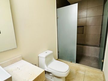 CASA EN VENTA EN LA CAMPIÑA DEL BOSQUE LEON, GTO ZONA NORTE UBICADA EN CLUSTER 1 FRENTE DE PABELLÓN. (CANCHAS DE FÚTBOL, BÁSQUETBOL, TENIS Y ALBERCA)