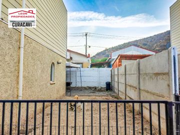 León Propiedades vende casa en condominio, Curacaví centro