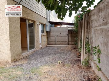 León Propiedades vende casa en condominio, Curacaví centro