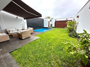 HERMOSA CASA, CON ESTRUCTURA DE LUJO ÁREA SOCIAL, PISCINA Y UN DEPARTAMENTO INDEPENDIENTE