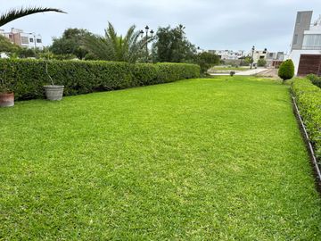 HERMOSA CASA, CON ESTRUCTURA DE LUJO ÁREA SOCIAL, PISCINA Y UN DEPARTAMENTO INDEPENDIENTE