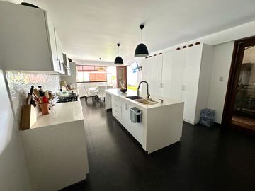 HERMOSA CASA, CON ESTRUCTURA DE LUJO ÁREA SOCIAL, PISCINA Y UN DEPARTAMENTO INDEPENDIENTE