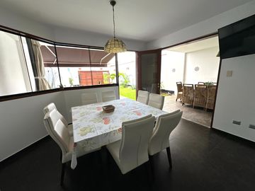 HERMOSA CASA, CON ESTRUCTURA DE LUJO ÁREA SOCIAL, PISCINA Y UN DEPARTAMENTO INDEPENDIENTE