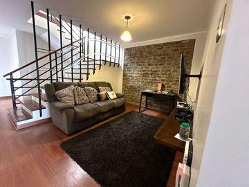 HERMOSA CASA, CON ESTRUCTURA DE LUJO ÁREA SOCIAL, PISCINA Y UN DEPARTAMENTO INDEPENDIENTE