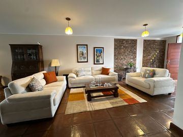HERMOSA CASA, CON ESTRUCTURA DE LUJO ÁREA SOCIAL, PISCINA Y UN DEPARTAMENTO INDEPENDIENTE