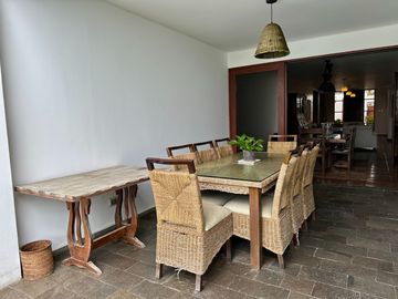 HERMOSA CASA, CON ESTRUCTURA DE LUJO ÁREA SOCIAL, PISCINA Y UN DEPARTAMENTO INDEPENDIENTE