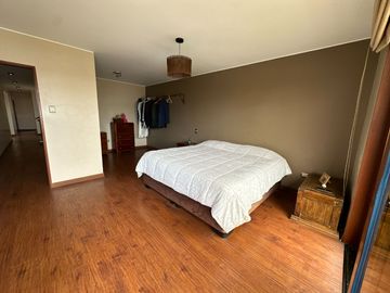 HERMOSA CASA, CON ESTRUCTURA DE LUJO ÁREA SOCIAL, PISCINA Y UN DEPARTAMENTO INDEPENDIENTE