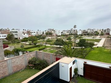 HERMOSA CASA, CON ESTRUCTURA DE LUJO ÁREA SOCIAL, PISCINA Y UN DEPARTAMENTO INDEPENDIENTE