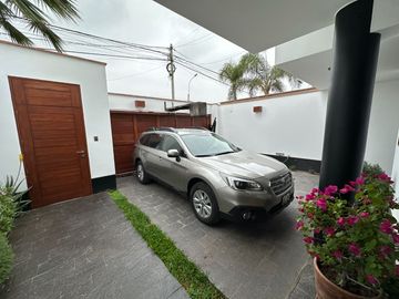 HERMOSA CASA, CON ESTRUCTURA DE LUJO ÁREA SOCIAL, PISCINA Y UN DEPARTAMENTO INDEPENDIENTE