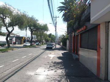 Venta de casa en la Avda. Atahualpa de la ciudad de Ibarra
