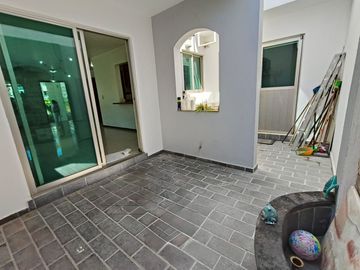Casa en esquina en venta dentro de Coto Alhambra, Real de Valdepeñas