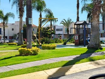 Casa en esquina en venta dentro de Coto Alhambra, Real de Valdepeñas