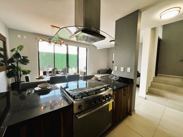 Venta de casa con roof en en Zibatá, Querétaro.