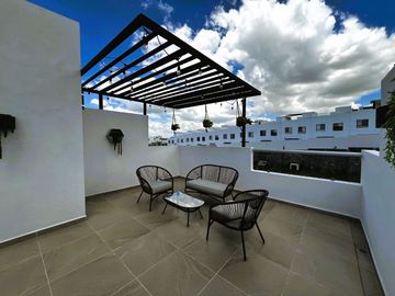Venta de casa con roof en en Zibatá, Querétaro.