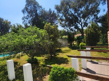 VENTA DE PARCELA EN CONDOMINIO, SECTOR CARAMPANGUE, ISLA DE MAIPO. A 45 MINUTOS DE STGO.  Valor: 10.500 UF Gastos comunes: $100.000  CARACTERÍSTICAS