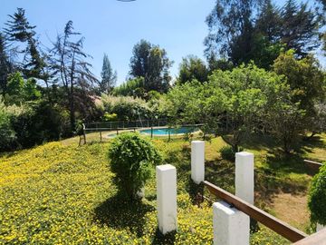 VENTA DE PARCELA EN CONDOMINIO, SECTOR CARAMPANGUE, ISLA DE MAIPO. A 45 MINUTOS DE STGO.  Valor: 10.500 UF Gastos comunes: $100.000  CARACTERÍSTICAS