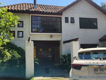 VENTA DE PARCELA EN CONDOMINIO, SECTOR CARAMPANGUE, ISLA DE MAIPO. A 45 MINUTOS DE STGO.  Valor: 10.500 UF Gastos comunes: $100.000  CARACTERÍSTICAS