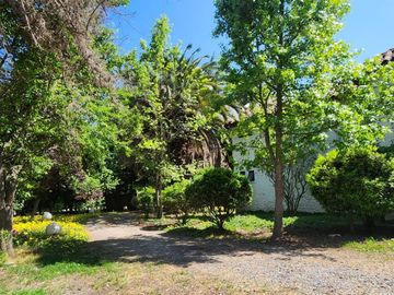 VENTA DE PARCELA EN CONDOMINIO, SECTOR CARAMPANGUE, ISLA DE MAIPO. A 45 MINUTOS DE STGO.  Valor: 10.500 UF Gastos comunes: $100.000  CARACTERÍSTICAS