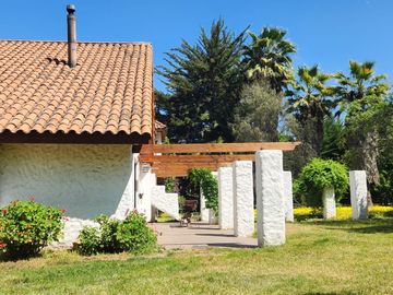 VENTA DE PARCELA EN CONDOMINIO, SECTOR CARAMPANGUE, ISLA DE MAIPO. A 45 MINUTOS DE STGO.  Valor: 10.500 UF Gastos comunes: $100.000  CARACTERÍSTICAS