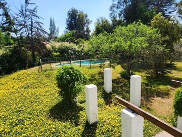 VENTA DE PARCELA EN CONDOMINIO, SECTOR CARAMPANGUE, ISLA DE MAIPO. A 45 MINUTOS DE STGO.  Valor: 10.500 UF Gastos comunes: $100.000  CARACTERÍSTICAS