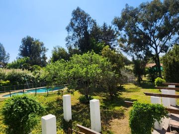 VENTA DE PARCELA EN CONDOMINIO, SECTOR CARAMPANGUE, ISLA DE MAIPO. A 45 MINUTOS DE STGO.  Valor: 10.500 UF Gastos comunes: $100.000  CARACTERÍSTICAS