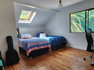 VENTA DE PARCELA EN CONDOMINIO, SECTOR CARAMPANGUE, ISLA DE MAIPO. A 45 MINUTOS DE STGO.  Valor: 10.500 UF Gastos comunes: $100.000  CARACTERÍSTICAS