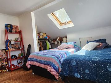 VENTA DE PARCELA EN CONDOMINIO, SECTOR CARAMPANGUE, ISLA DE MAIPO. A 45 MINUTOS DE STGO.  Valor: 10.500 UF Gastos comunes: $100.000  CARACTERÍSTICAS