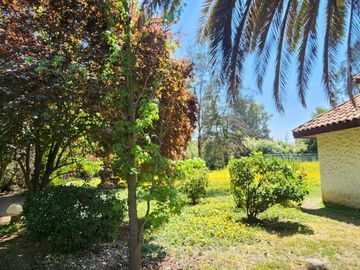VENTA DE PARCELA EN CONDOMINIO, SECTOR CARAMPANGUE, ISLA DE MAIPO. A 45 MINUTOS DE STGO.  Valor: 10.500 UF Gastos comunes: $100.000  CARACTERÍSTICAS